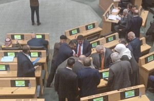 النائب العرموطي يتعرض لوعكة صحية أثناء جلسة النواب