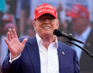 ترامب: من الحمق ألا تبرم إيران اتفاقا مع أمريكا