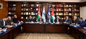 تنسيق حكومي مع قطاعات التجارة والخدمات لضمان انسياب حركة البضائع للمملكة