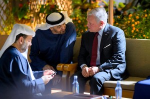 الملك ورئيس دولة الإمارات يعقدان مباحثات