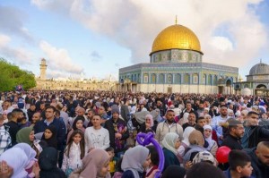 الملك يؤكد ضرورة فتح المسجد الاقصى المبارك