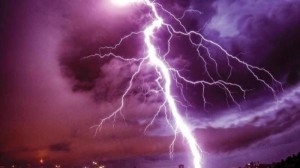 الارصاد تحذر من السيول مع استمرار الأمطار والعواصف الرعدية