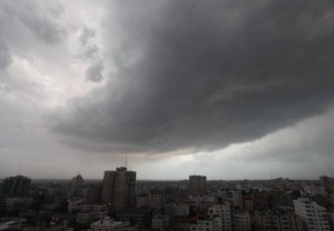 المملكة تتأثر بكتلة هوائية باردة وزخات الثلاثاء والأربعاء