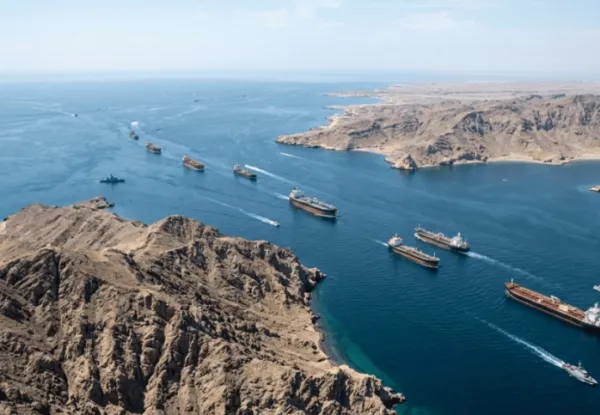 إيران: فتح مضيق هرمز بالكامل