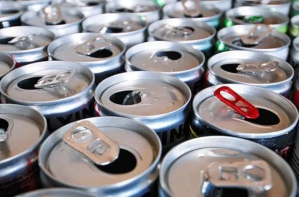 حظر بيع واستهلاك مشروبات الطاقة لمن هم دون 18 عامًا