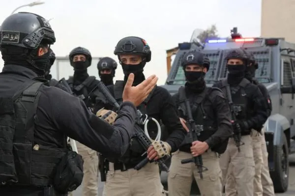 تفكيك شبكة لترويج المخدرات مكونة من 9 أشخاص بينهم 3 فتيات في عمّان