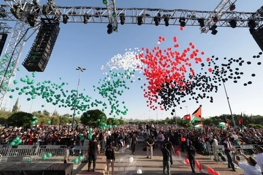 بحضور عشرات الآلاف .. زين تحتفي باستقلال المملكة الـ80 وتوجّه رسائل دعم لنشامى المنتخب الوطني