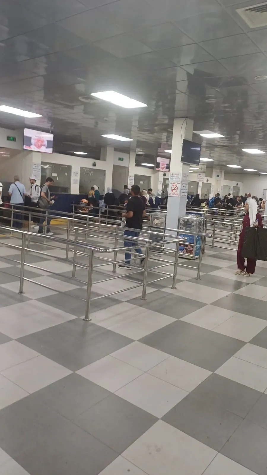 ماهر أبو طير يكتب : ماذا يحدث على الجسر؟