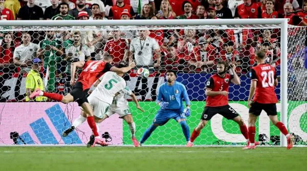 كأس العالم .. تأهل الجزائر والنمسا إلى دور 32 بعد التعادل 3-3