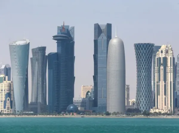 أكسيوس: أمريكا وإيران اتفقتا على وقف الضربات والاجتماع في الدوحة