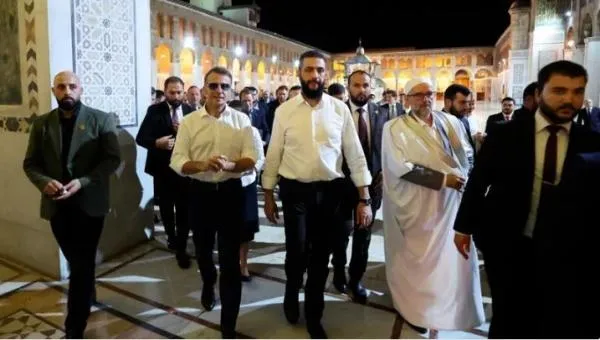 انفجارات قرب مقر إقامة ماكرون في دمشق قبيل محادثاته مع الشرع