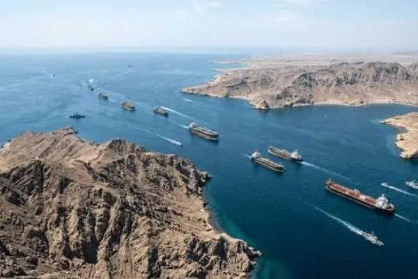 الجيش الأمريكي: إيران لا تسيطر على مضيق هرمز
