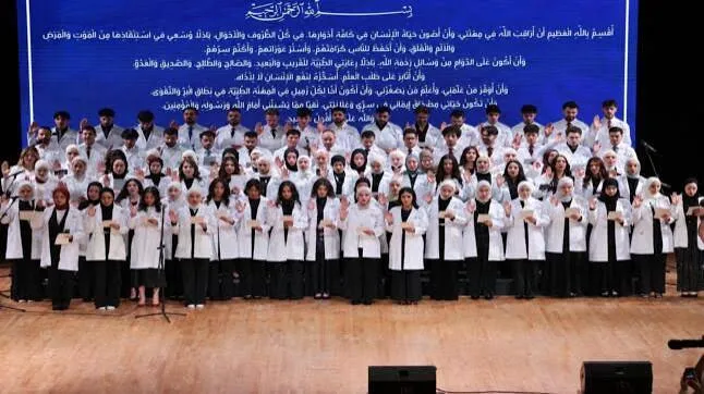 العلوم التطبيقية تحتفي بطلبة طب الأسنان في حفل القسم إيذانًا ببدء المرحلة السريرية...