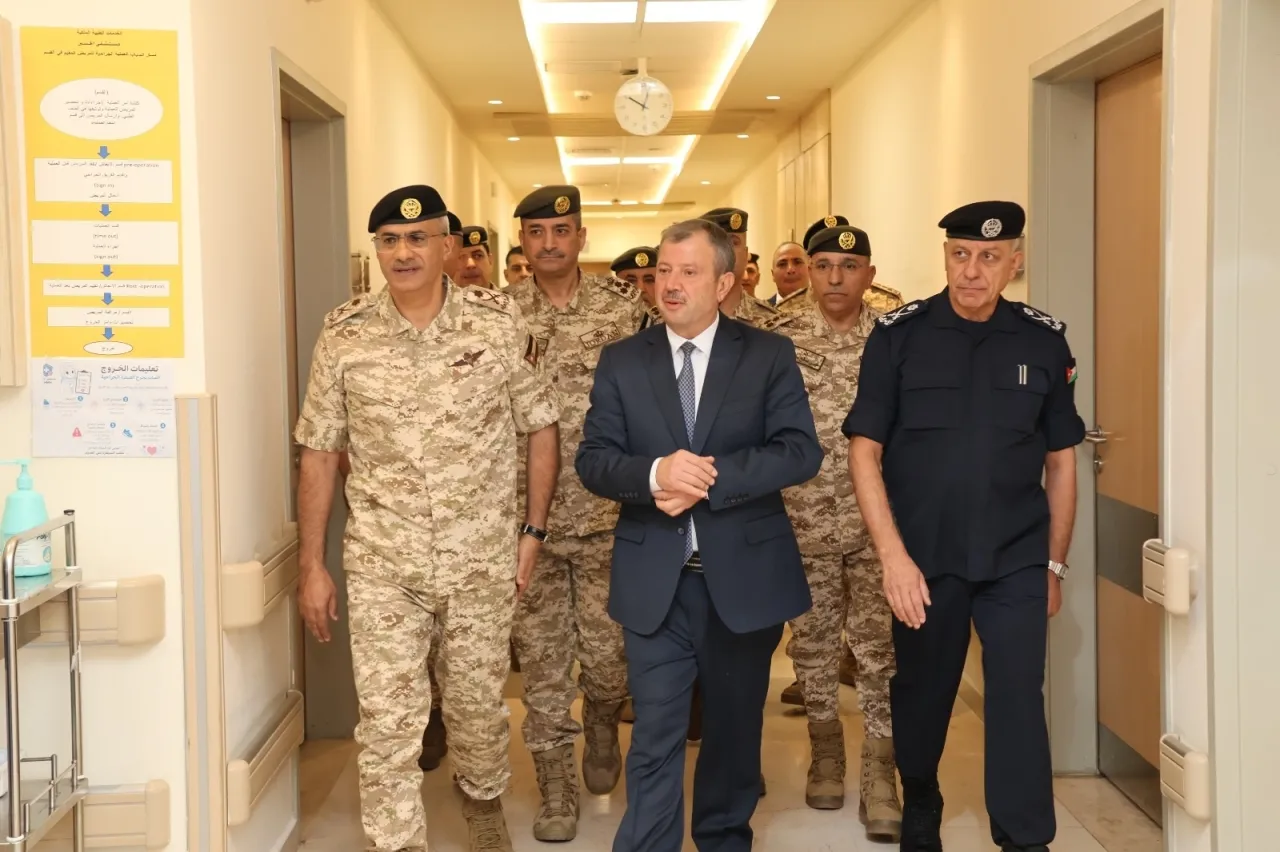 مديرو الأجهزة الأمنية يزورون مصابي خدمة العلم ويقدمون واجب العزاء لذوي المتوفين