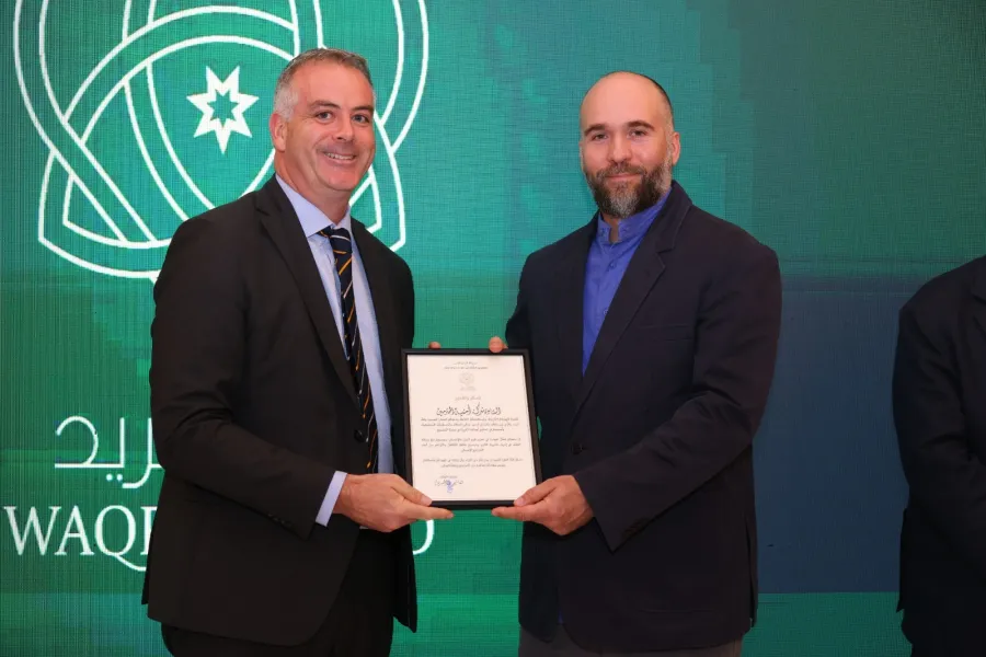 سمو الأمير هاشم بن الحسين يكرّم أمنية تقديراً لشراكتها مع وقف ثريد وإسهاماتها في دعم رسالته الإنسانية