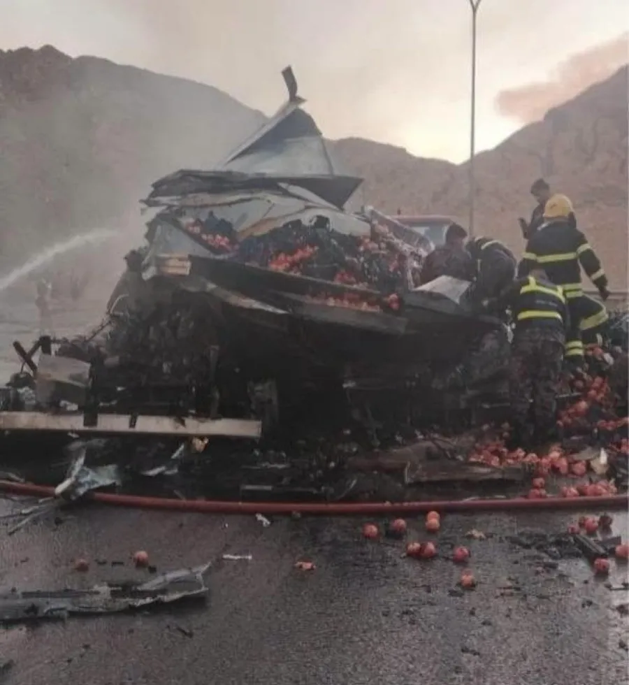 4 وفيات بحادث تدهور تريلا محملة بالرمان في العقبة