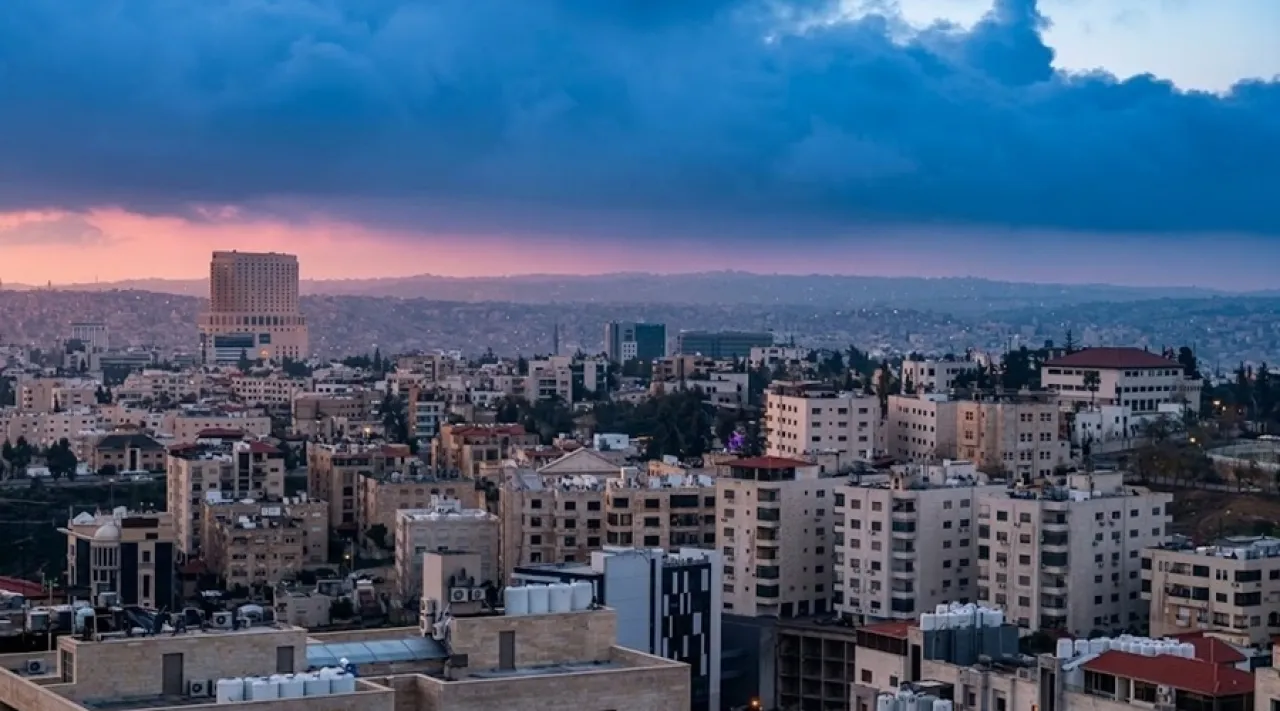 الأردن.. طقس معتدل حتى السبت وزخات مطرية متفرقة