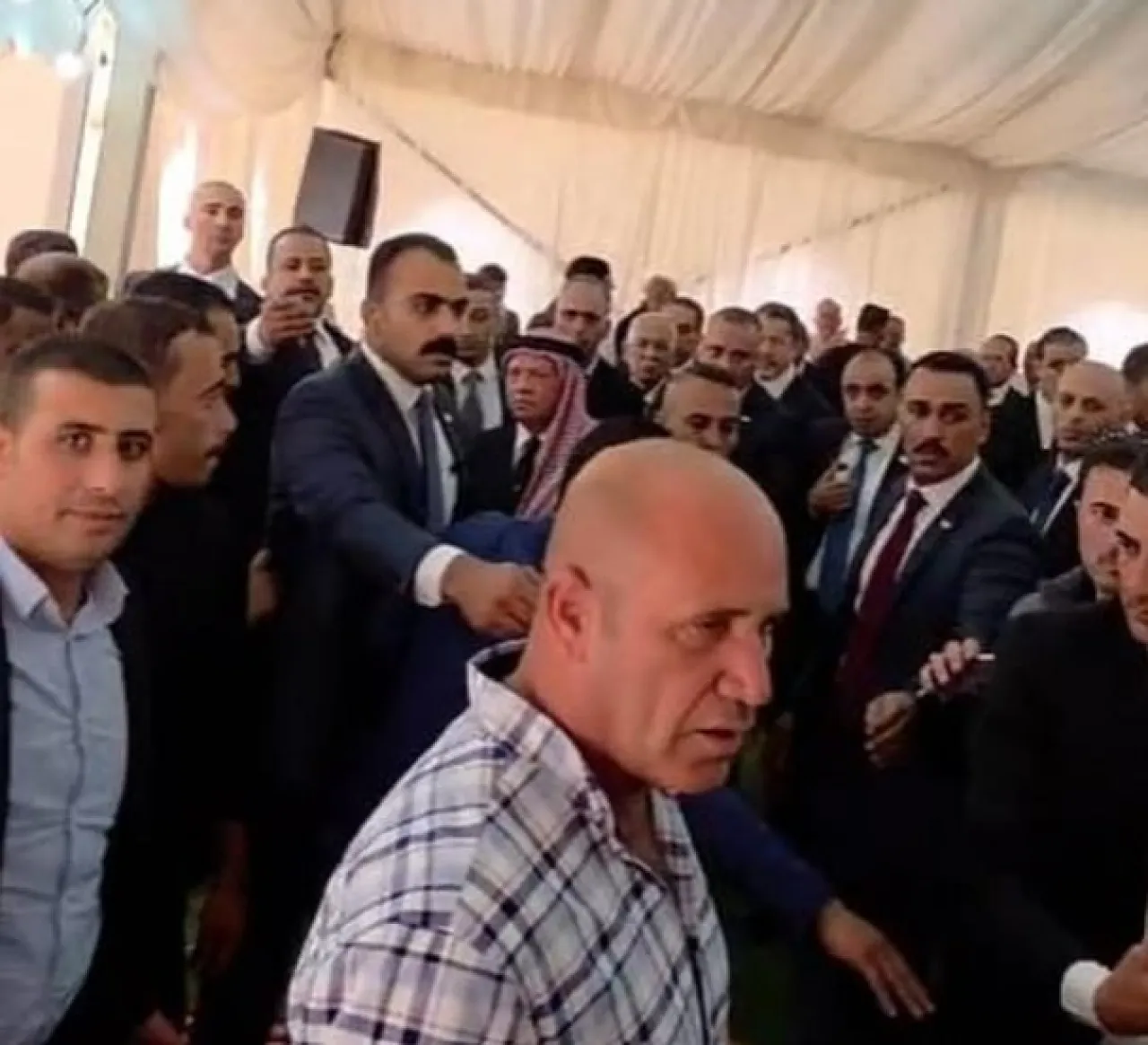 الملك يعزي بشهداء قرية حمود في الكرك